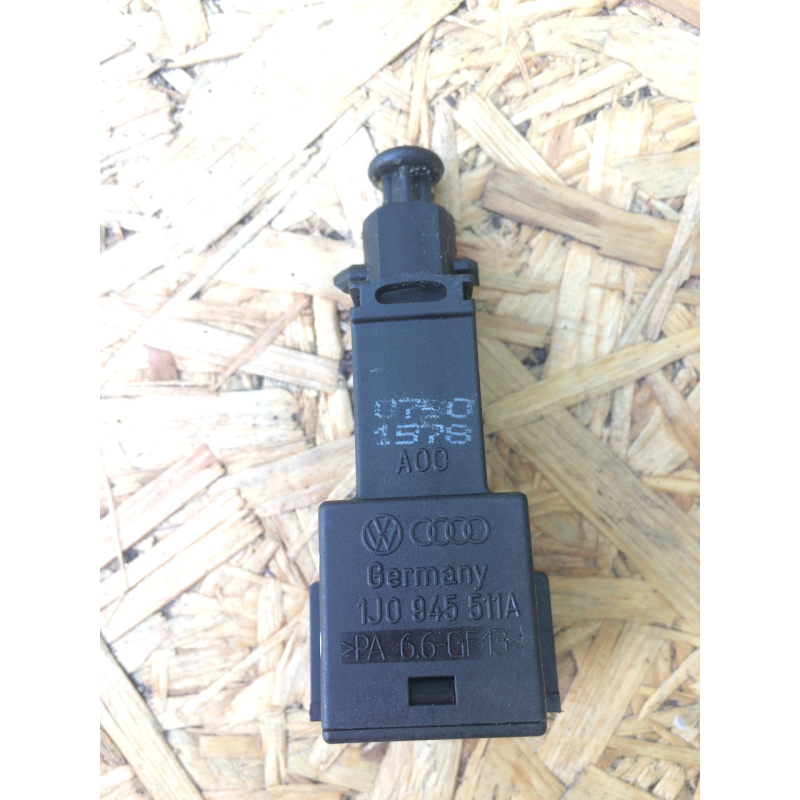 Датчик включення стопсигнала 1J0945511A