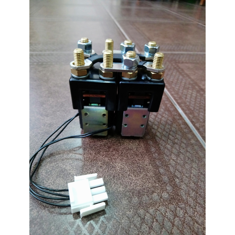 Контактор ходу SW822-106