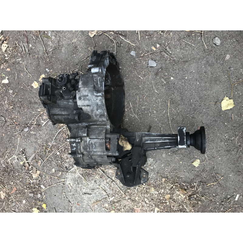 Коробка передач Volkswagen T4 2,4 дизель 02в301107