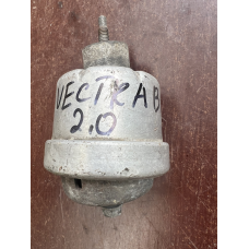 Подушка двигуна opel vectra b 130113710