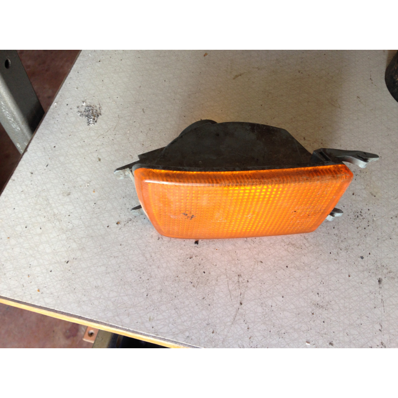 Поворотник правий Volkswagen Passat B4 1HO 953 156 C