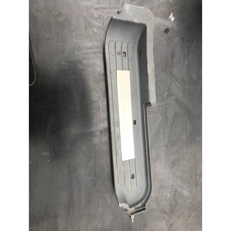 Накладка порога/підніжка ліва/права передня Mercedes Vito/Viano W639 6396860910 6396861210