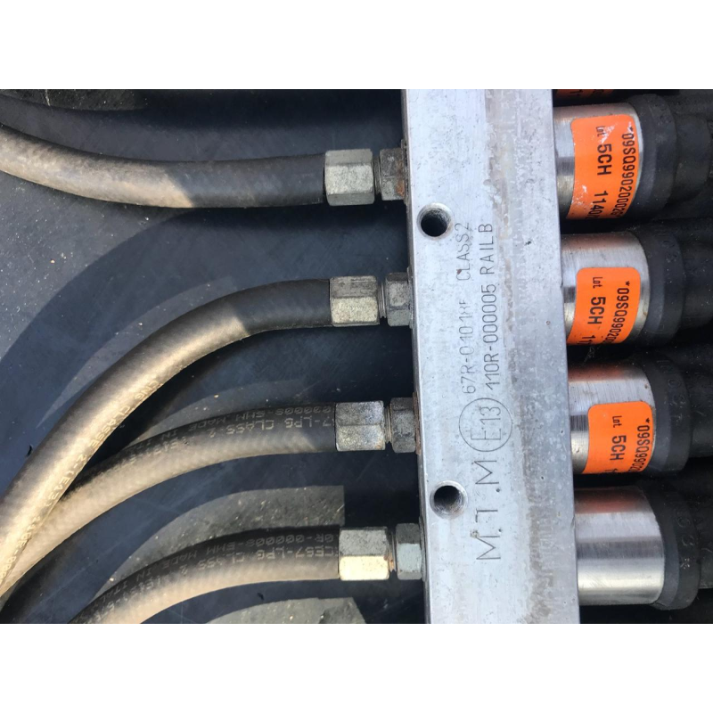Паливна рейка газ (листя уприскування) 67R010185