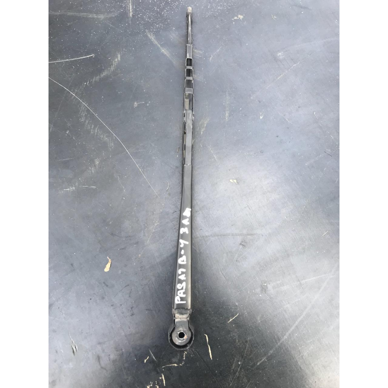 Важіль склоочисника заднього VW Passat B4 333955707A