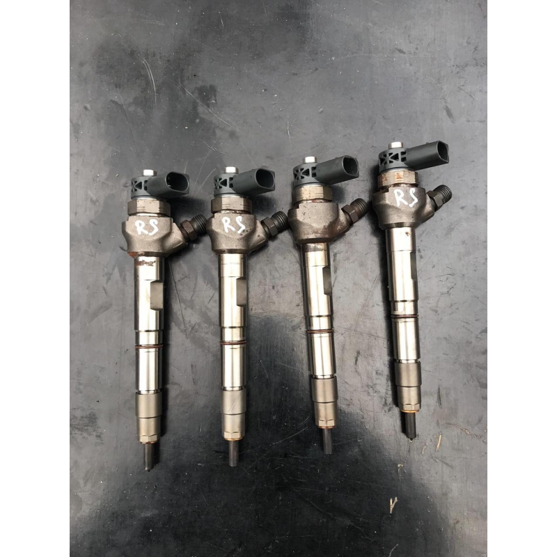 Форсунка Skoda Octavia, VW Golf, VW Passat, Audi A4 2.0 TDI 135KW 2012 - 04L130277AE