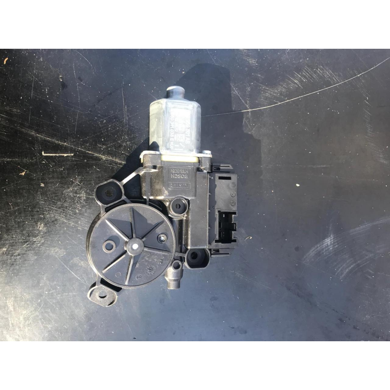 Стеклоподъемник передний левый электро Seat,Skoda,VW  6R0959801R 6R4837461D 0130822531
