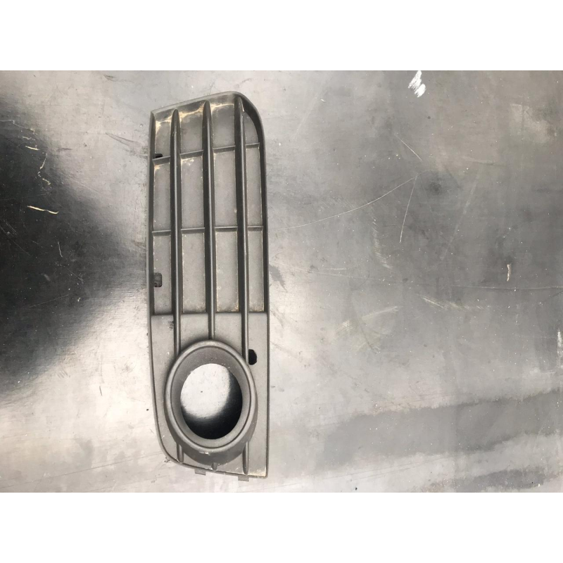 Решітка/ дефлектор бампера права audi a4 b8 08-12 8K0807682A