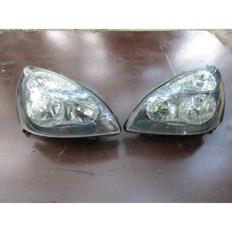 Передня фара ліва/ права Renault Clio II 7701057658 7701057656