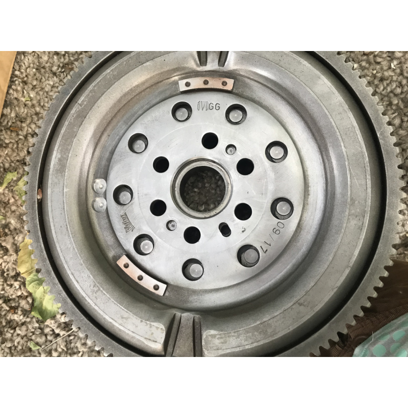 ДАМПФЕРНЫЙ МАХОВИК KPL. SUZUKI SX4 2.0 DDIS 282642A
