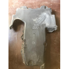Mercedes захист під коробку передач 210 520 20 23