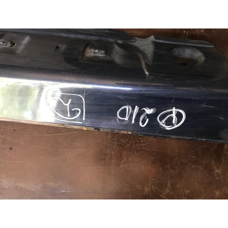 Накладка (молдинг) порогу зовнішня права Mercedes E-Class W210 A2106908225