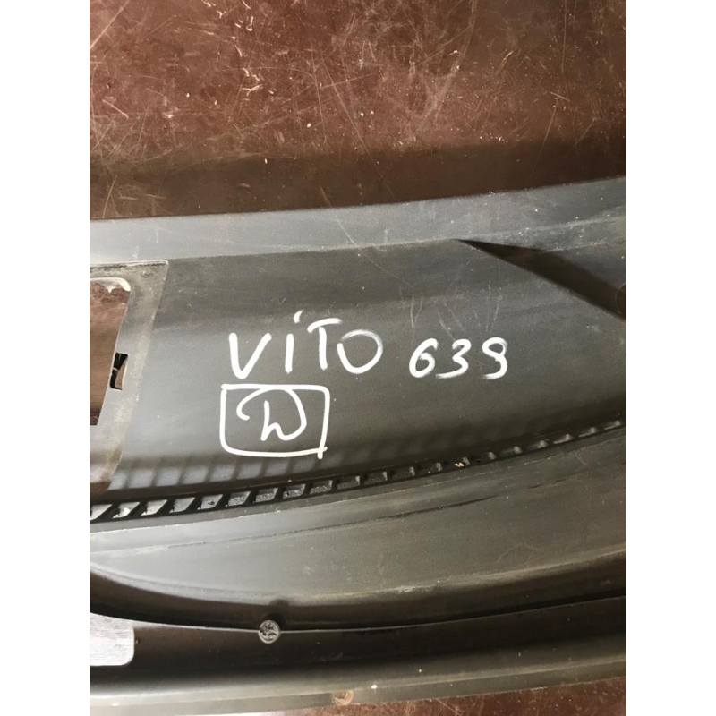 Жабо/Пластик під лобове скло Mercedes Vito/Viano W639 A6398840074