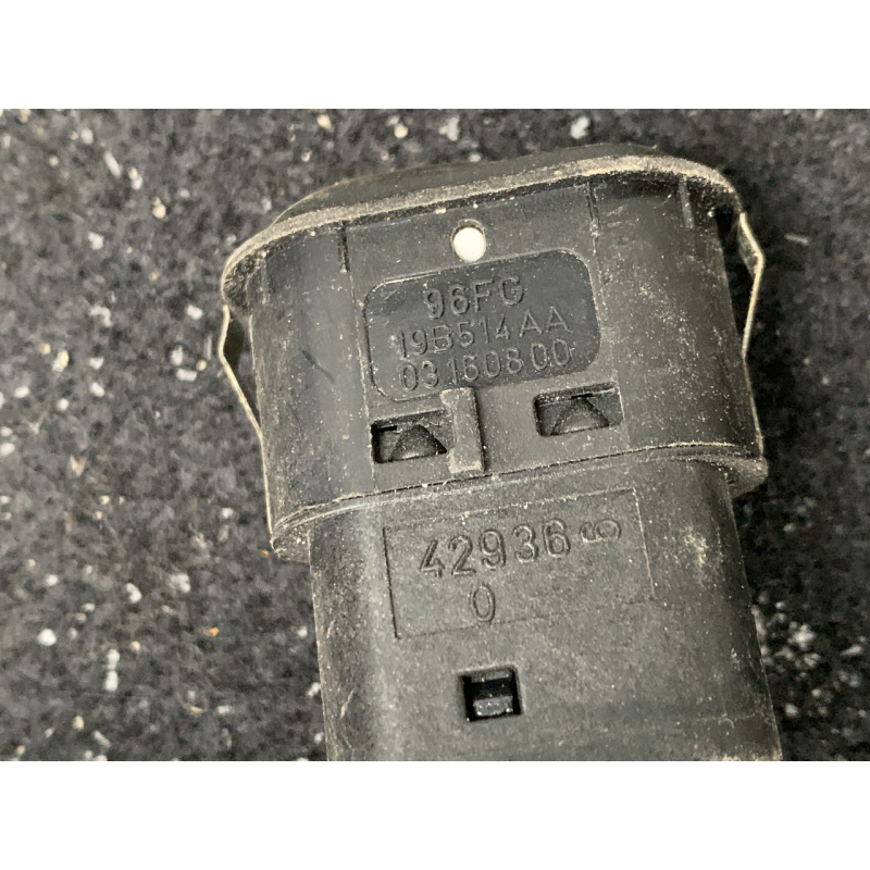 Кнопка відкривання багажника Ford Fiesta 4 покоління (1996-2000) 03160800 96FG19B514AA