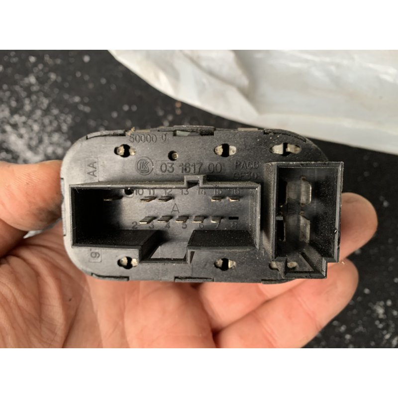Блок кнопок склопідіймача Ford Mondeo 2 97BG14A132AA