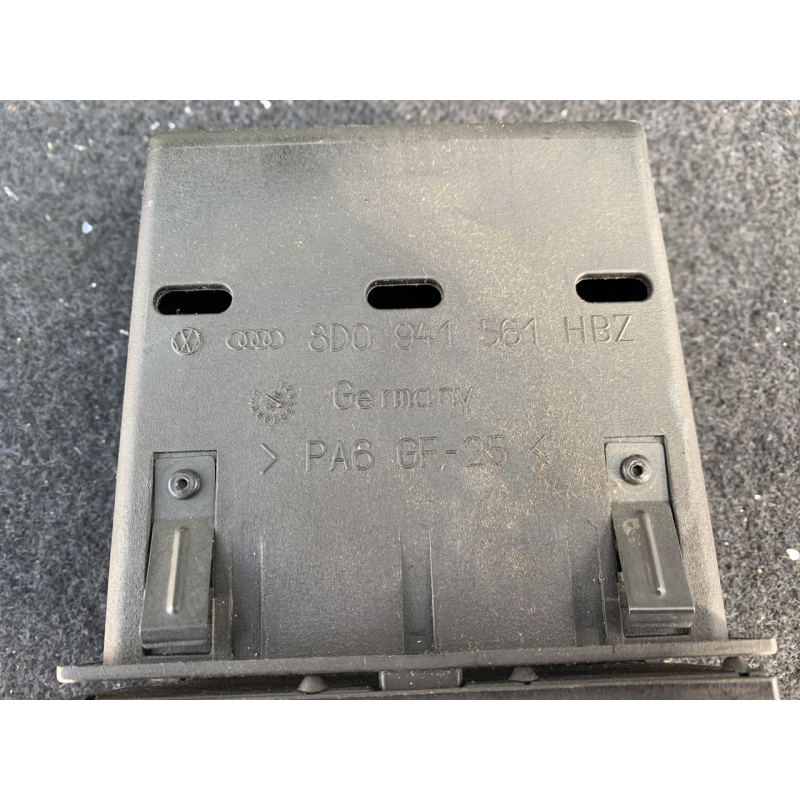 Бардачок/ полку центральна Audi A4 B5 8D0941561