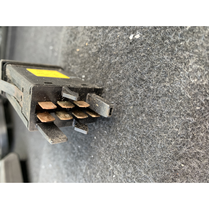 Кнопка аварійки Audi A4 B5 8D0941509C