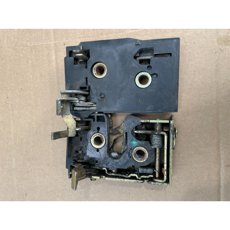 Замок кришки багажника Volkswagen Passat B3-B4