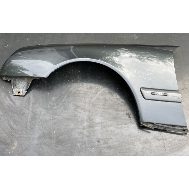 Крило переднє праве/ліве Mercedes W210 E-class мерседес A2108801618 A2108800218
