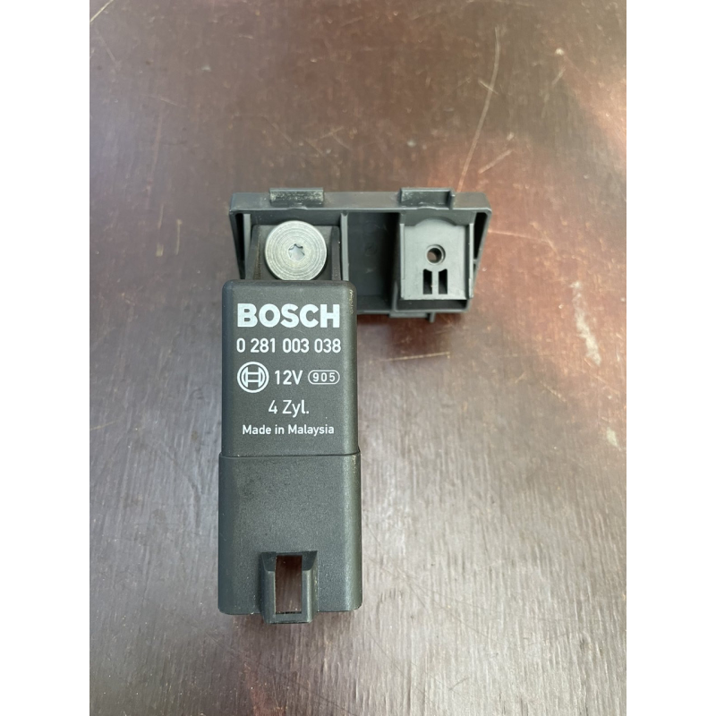 0281003038 Bosch реле свічок накала