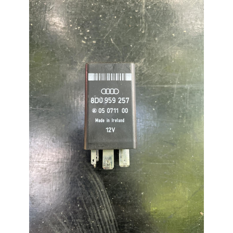 Реле склопідіймача Audi A4 b5 8D0959257