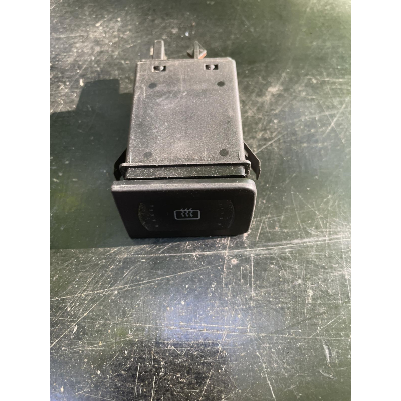 Кнопка нагрівання заднього скла Volkswagen Golf 1J0953235G 1J0953235A