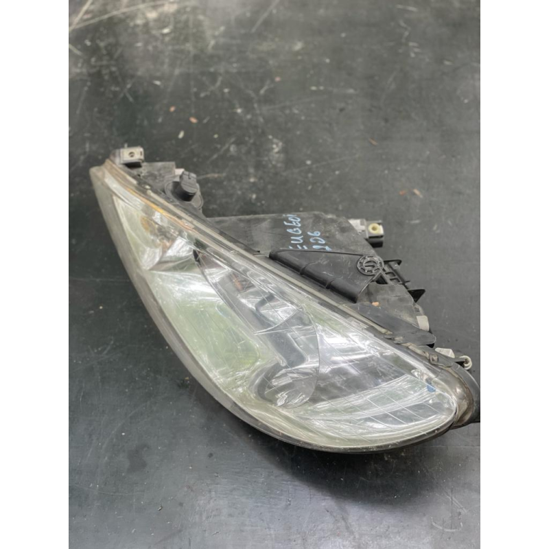 Peugeot 206 рестайлінг фара права 9628666780