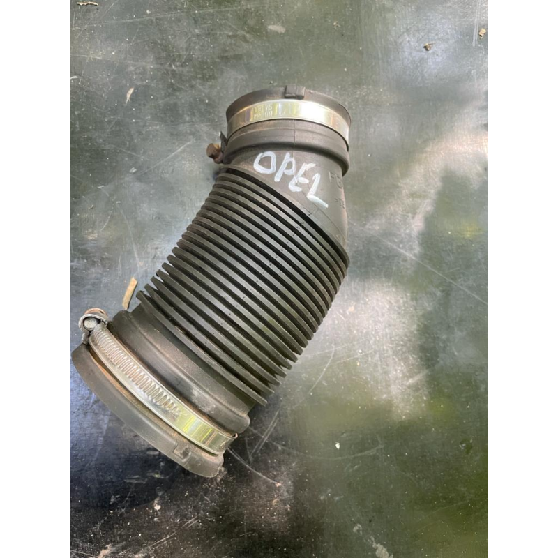 Повітряний патрубок Opel Zafira B Astra H 1.9CDTI 55355563 Повітряний патрубок Opel Zafira B Astra H 1.9CDTI 55355563
