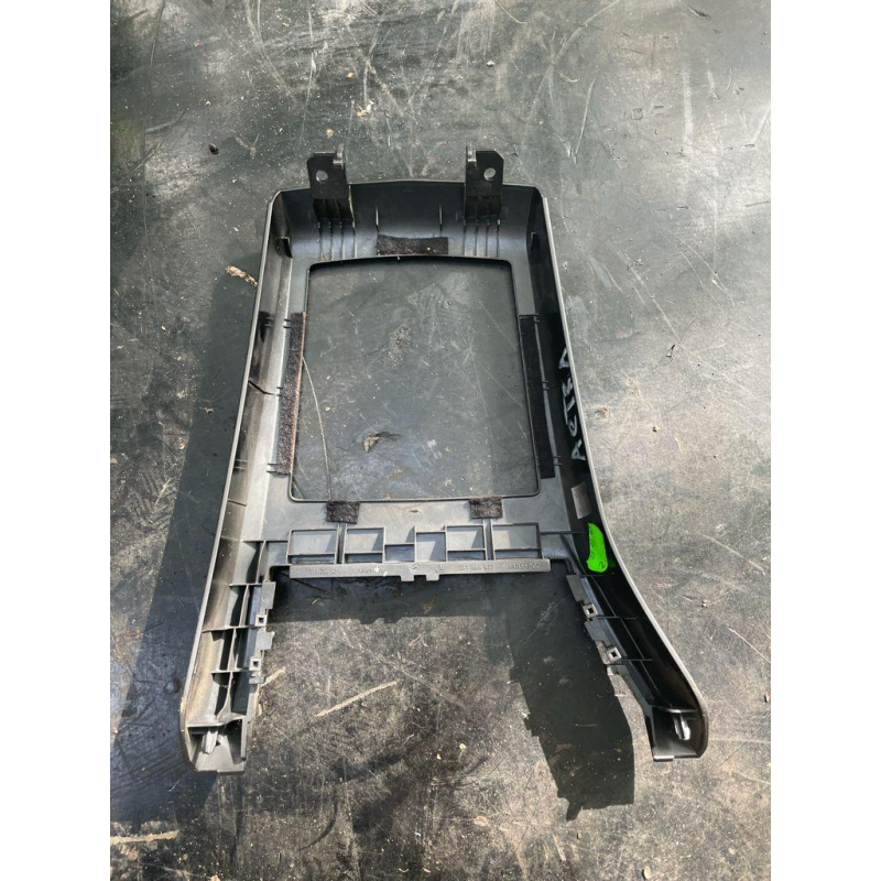 Накладка торпедо центральна  верхняя Opel Astra H  331985437