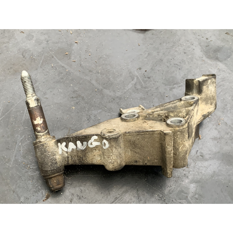 Кронштейн кріплення КПП Renault Kangoo 7700415097