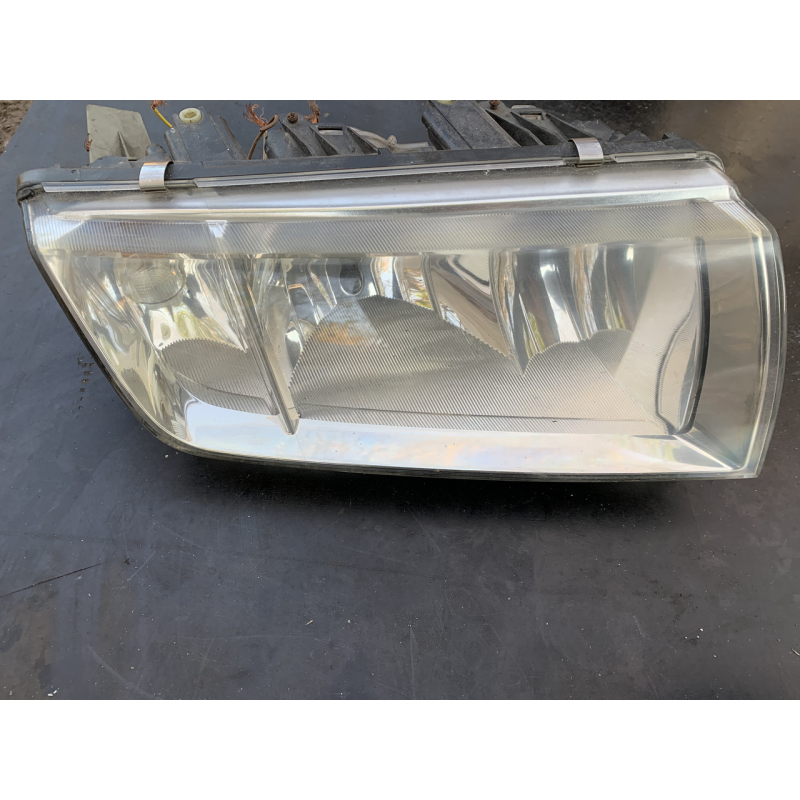 Фара передня права Skoda Fabia 1999- 2007  24636000