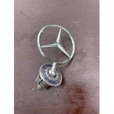 Значок на капот для Mercedes A2108800186