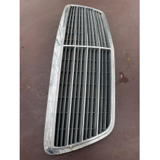 Решітка радіатора  Mercedes E-class (W210) 1995-2002 2108800583