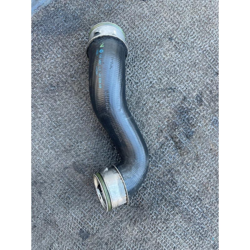Патрубок радіатора Інтеркулера Volkswagen Golf IV 1.9TDI 1J0145828AB