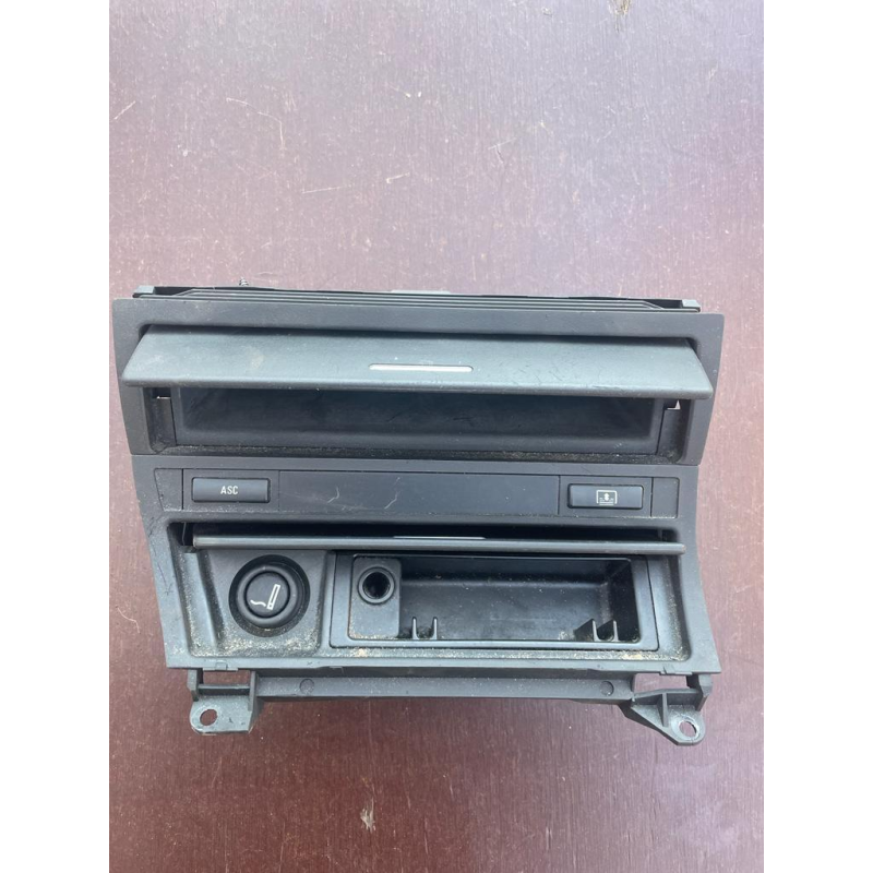Пепельниця 30711-0100 BMW 3 E46 8202178 Пепельниця 30711-0100 BMW 3 E46 8202178