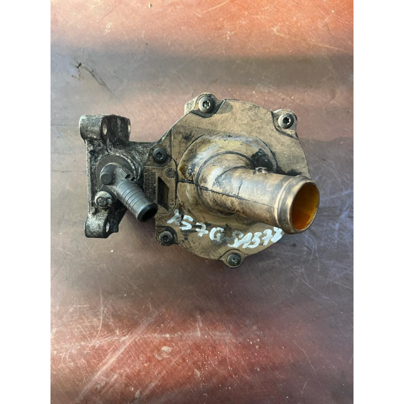 Водяной насос Ford Mondeo  XS7Q-8A578
