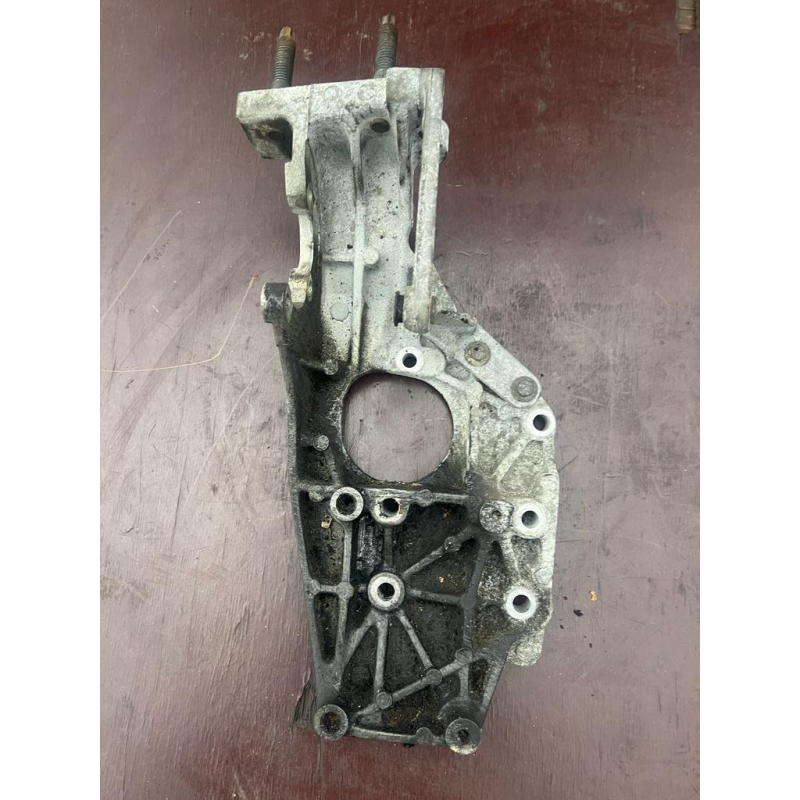 Кронштейн двигуна Ford Mondeo 93BB-19E708-AE 93BB19E708AE