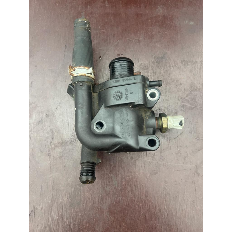 Корпус термостата Ford Mondeo 928M8594A Корпус термостата Ford Mondeo 928M8594A