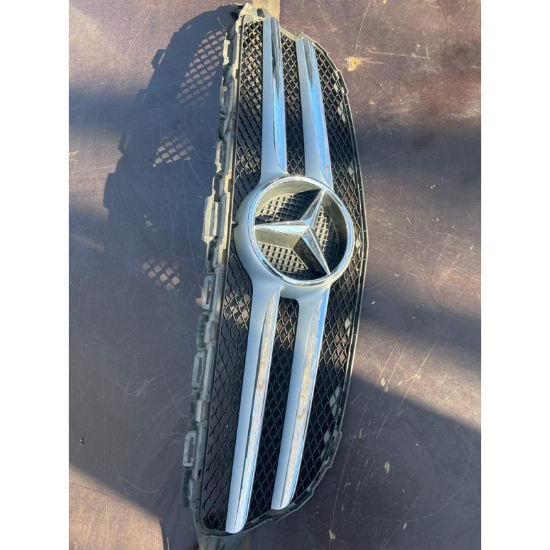 Решітка радіатора переднього бампера Mercedes W205 AMG (2013-2017) A2058800183 A20500000000 A008880060 Решітка радіатора переднього бампера Mercedes W205 AMG (2013-2017) A2058800183 A20500000000 A008880060