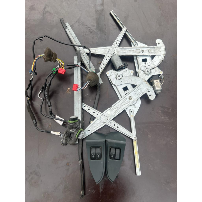 Комплект склопідіймачів Renault Kangoo 7700303543 7700303553