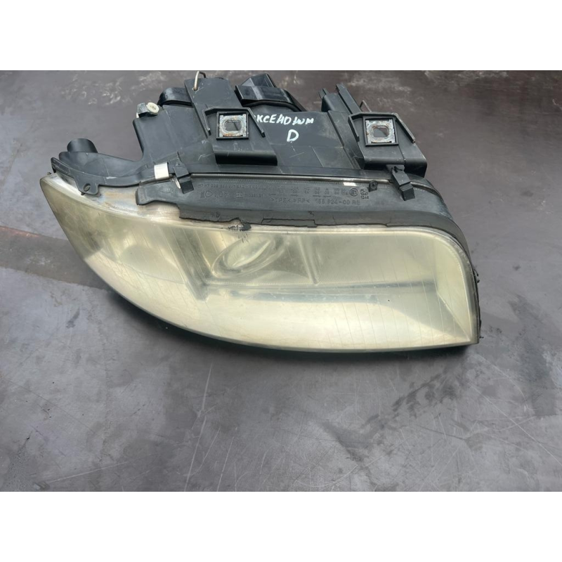 Фара права ксенон Audi A6 C5 97-05 15592400RE