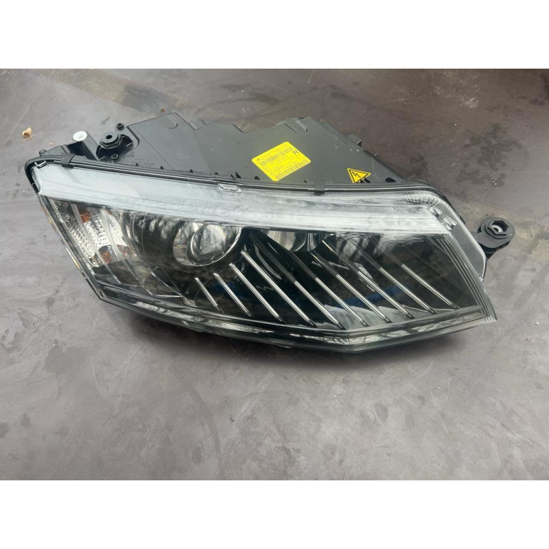 Передня права фара для Skoda Octavia A7 Нова 130702425100 33423344 5E1941018B Передня права фара для Skoda Octavia A7 Нова 130702425100 33423344 5E1941018B
