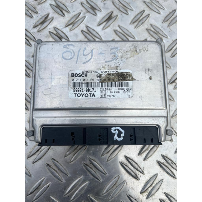 Блок керування двигуном Toyota Yaris 1.4 D-4D 1999-2005 0281011651 896610D171