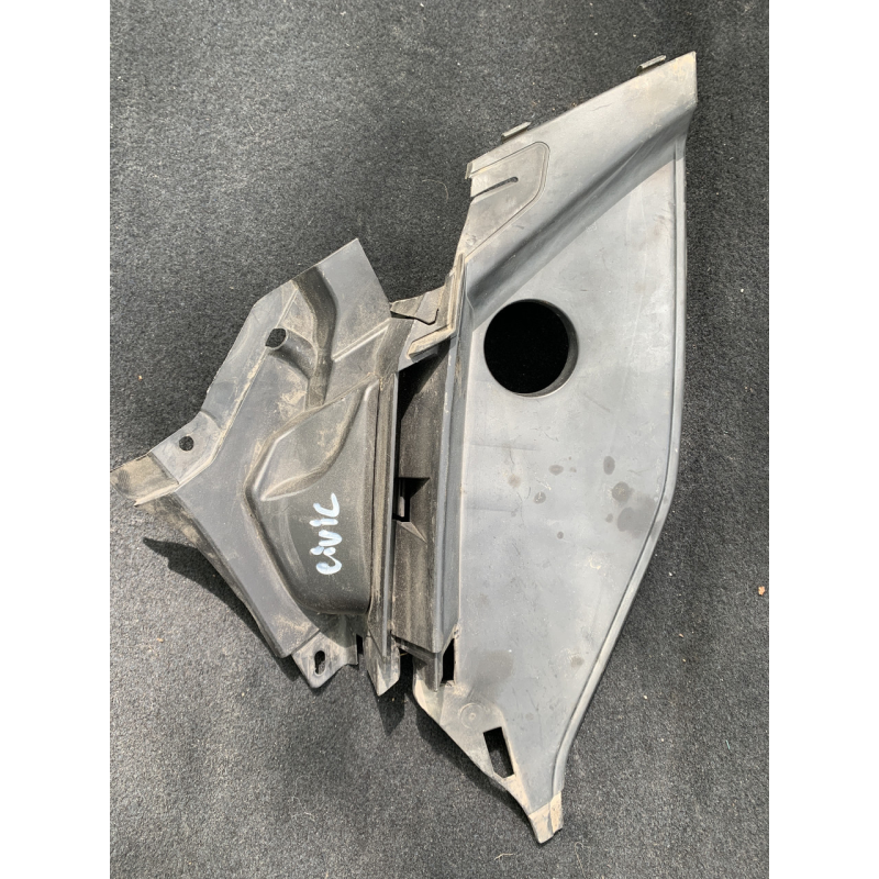 Пластик під лобове скло лівий Honda Civic 5D 74222SMGE00