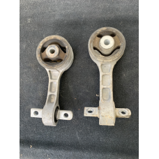 Подушка (опора двигуна) Honda Civic 5D 50880SMGE02  50880SMGE01