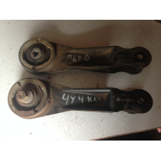 Подушка (опора двигуна задня) RENAULT 8200084942,