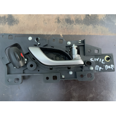 Ручка дверей внутрішня передня права Honda Civic 5d 72120SMGE01ZA