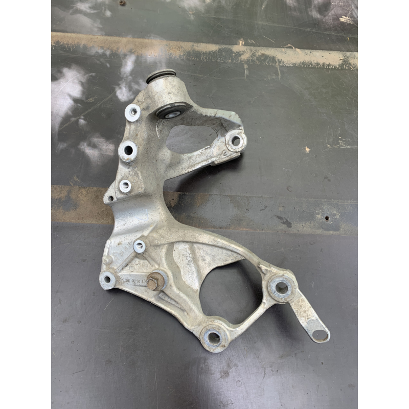 Кронштейн переднього важеля лівий Honda Civic 5D 50225SMGE020 50225-SMG-E020