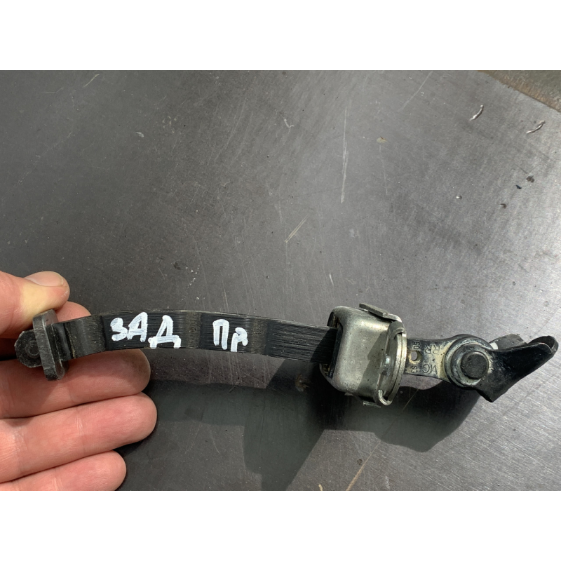 Стопор (обмежувач) задніх правих дверей Honda Civic 5D 72840TBAA01 Стопор (обмежувач) задніх правих дверей Honda Civic 5D 72840TBAA01