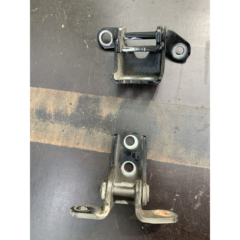 Петлі дверей  задньої правої Honda Civic 5D 67910SMGE01ZZ 67910SLA003