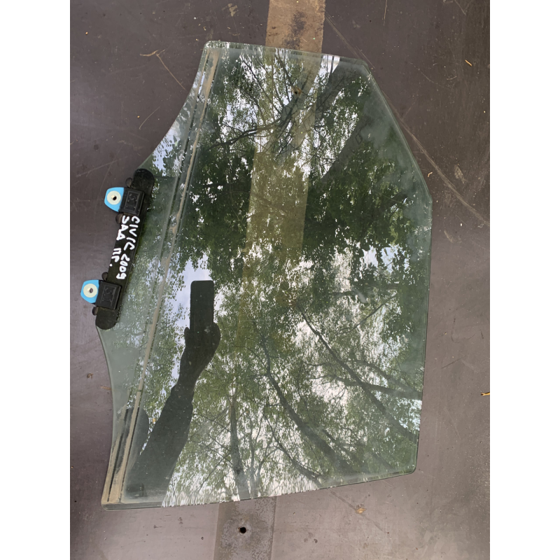 Скло заднього дверцята правого Honda Civic 5D 73400SMGE00